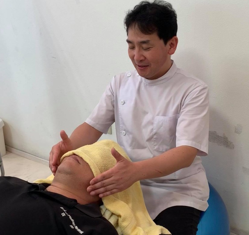 近藤先生の施術　首
