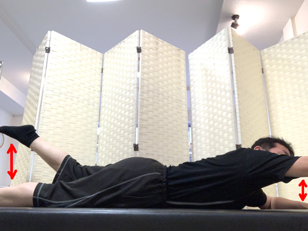 うつぶせ対角反らしトレーニング